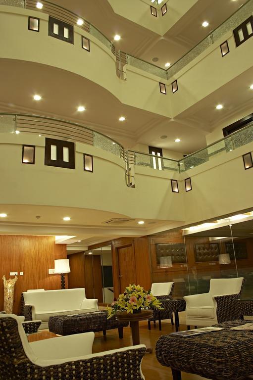 Shilton Royale Hotel Bangalore Bagian luar foto
