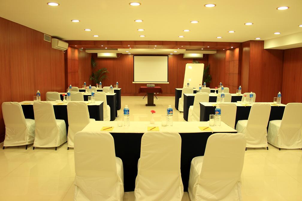 Shilton Royale Hotel Bangalore Bagian luar foto