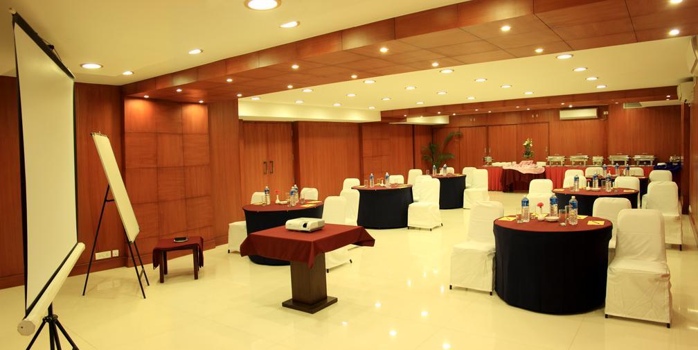 Shilton Royale Hotel Bangalore Bagian luar foto