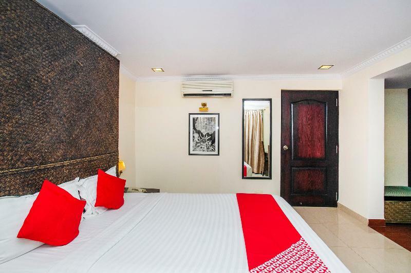 Shilton Royale Hotel Bangalore Bagian luar foto